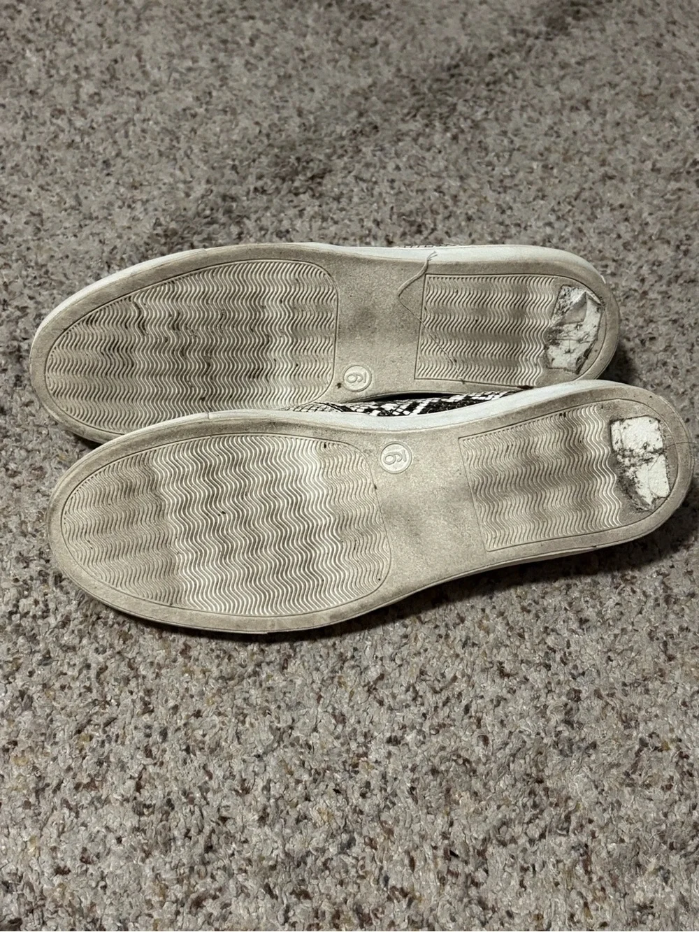 Express‎ Slip On Sneakers Womens Size 9 Gray Snakeskin Print Animal Print Edgy